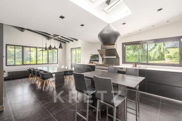 Villa contemporaine dans un parc