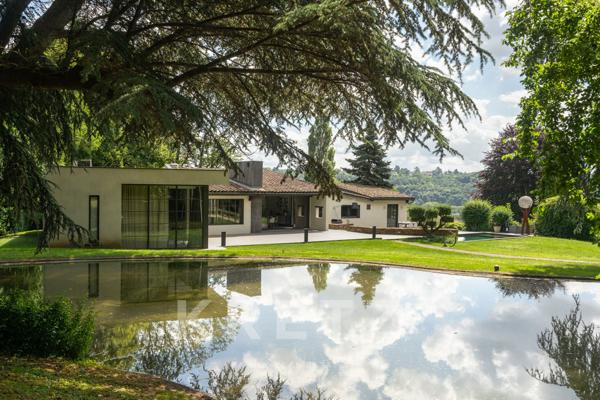 Villa contemporaine dans un parc