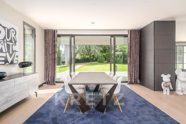 Villa contemporaine dans un parc