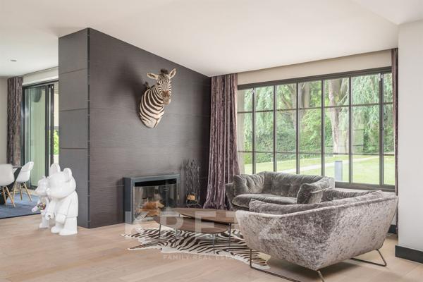 Villa contemporaine dans un parc