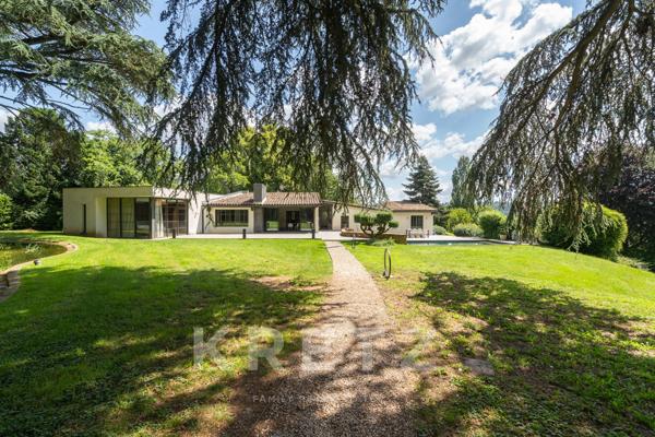 Villa contemporaine dans un parc