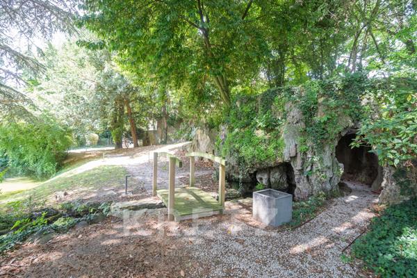 Villa contemporaine dans un parc