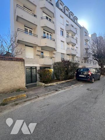 Sur la commune de Gagny (Seine Saint Denis) local commercial 