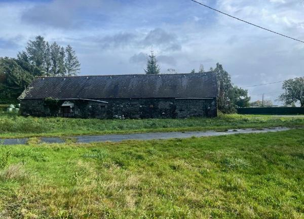 Maison à vendre    1 pièce •  Rostrenen