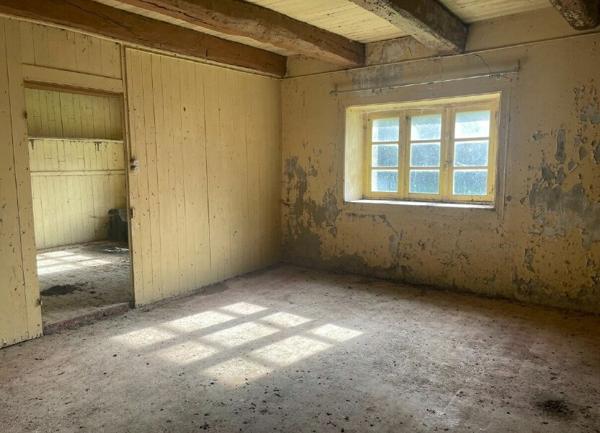 Maison à vendre    1 pièce •  Rostrenen