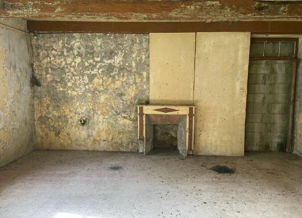 Maison à vendre    1 pièce •  Rostrenen