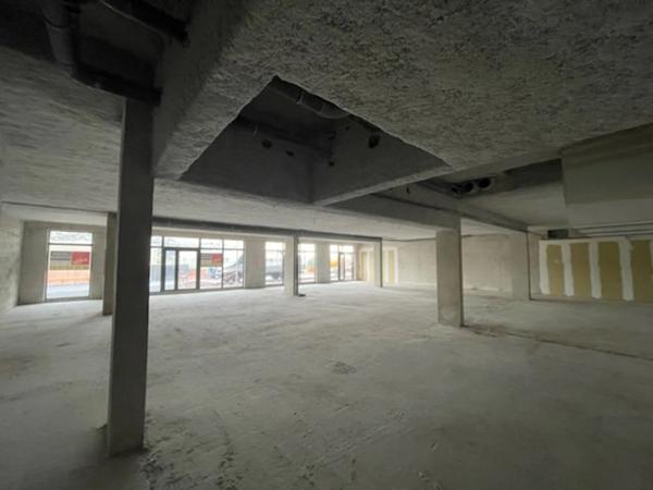 Saint Laurent Var (06) A louer, Local commercial, 140 m², avec Terrasse 30 m2