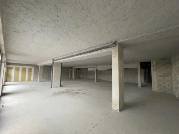 Saint Laurent Var (06) A louer, Local commercial, 140 m², avec Terrasse 30 m2