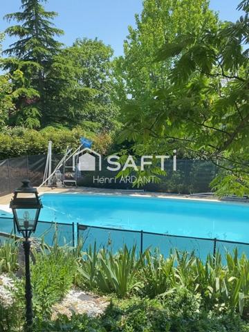 Vie de Plain-Pied avec Piscine, à sept minutes de LIMOGES