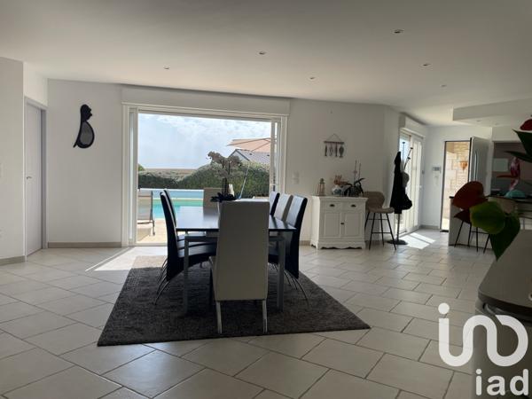 House for sale 5 rooms 162 m² Semussac