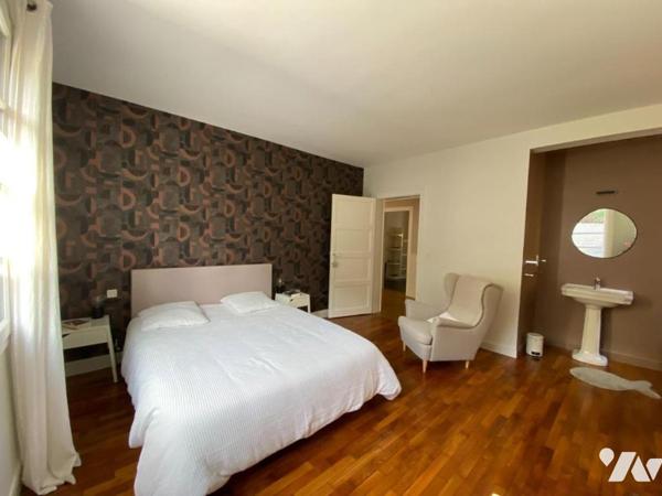 A VENDRE - MAISON DE CARACTERE - CENTRE VILLE - LAVAL