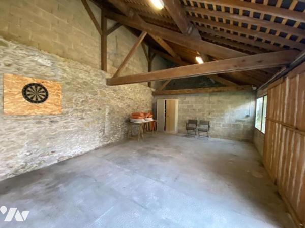 A VENDRE - MAISON DE CARACTERE - CENTRE VILLE - LAVAL