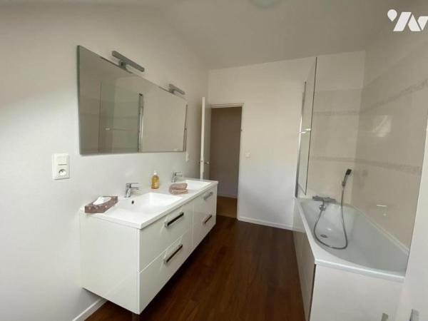 A VENDRE - MAISON DE CARACTERE - CENTRE VILLE - LAVAL