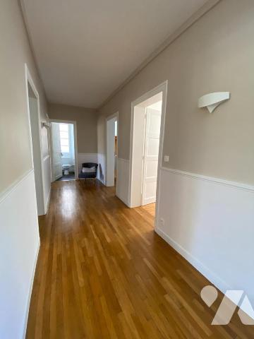 A VENDRE - MAISON DE CARACTERE - CENTRE VILLE - LAVAL