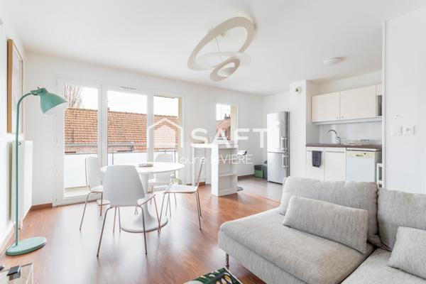 T2 lumineux avec grand balcon et parking