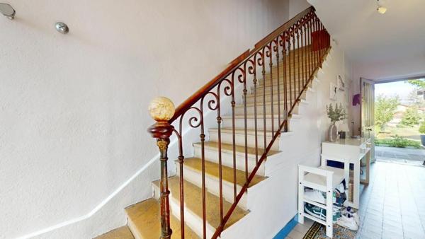 Maison à louer    6 pièces •  Fleurieu-sur-Saône