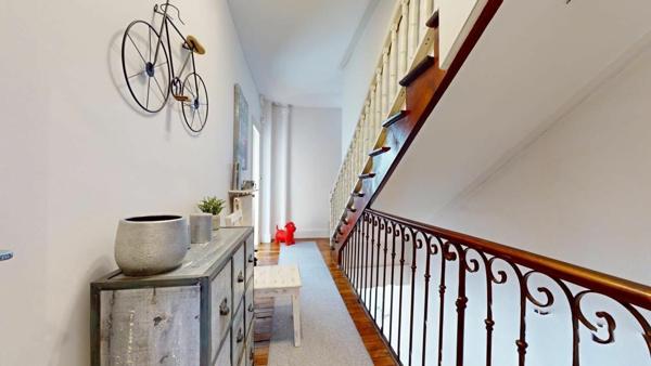 Maison à louer    6 pièces •  Fleurieu-sur-Saône