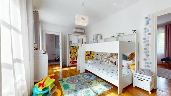 Maison à louer    6 pièces •  Fleurieu-sur-Saône