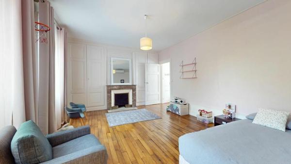 Maison à louer    6 pièces •  Fleurieu-sur-Saône