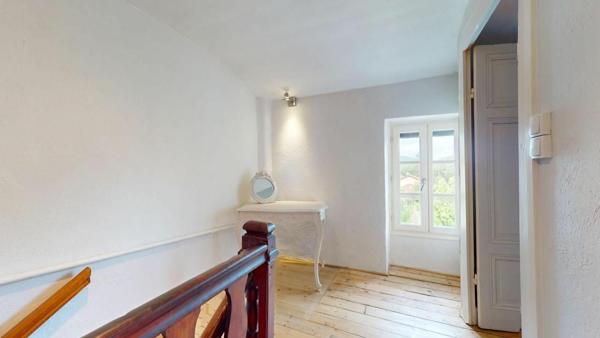 Maison à louer    6 pièces •  Fleurieu-sur-Saône