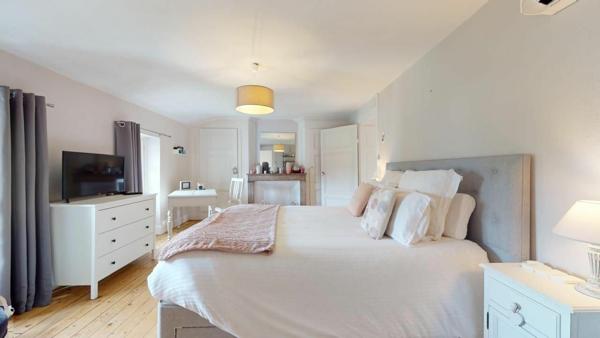 Maison à louer    6 pièces •  Fleurieu-sur-Saône