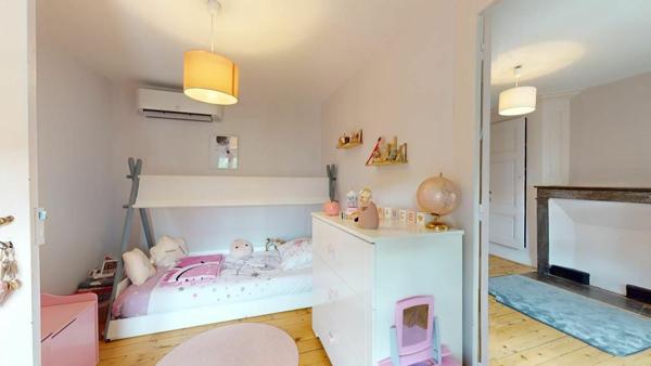 Maison à louer    6 pièces •  Fleurieu-sur-Saône