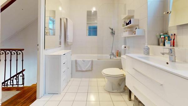 Maison à louer    6 pièces •  Fleurieu-sur-Saône