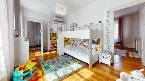 Maison à louer    6 pièces •  Fleurieu-sur-Saône