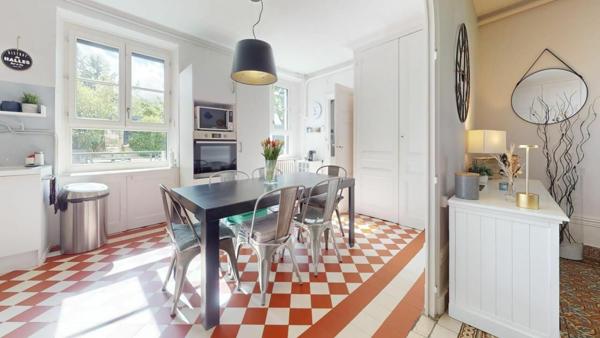 Maison à louer    6 pièces •  Fleurieu-sur-Saône