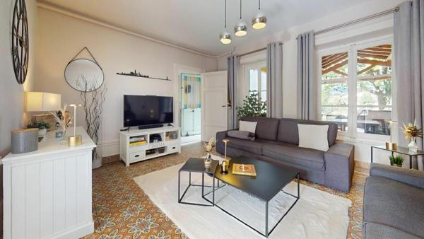 Maison à louer    6 pièces •  Fleurieu-sur-Saône