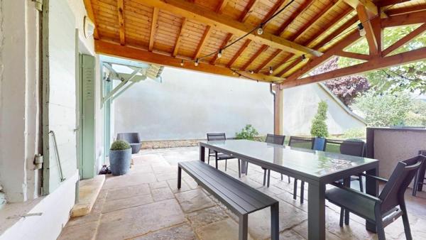 Maison à louer    6 pièces •  Fleurieu-sur-Saône