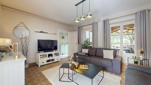 Maison à louer    6 pièces •  Fleurieu-sur-Saône