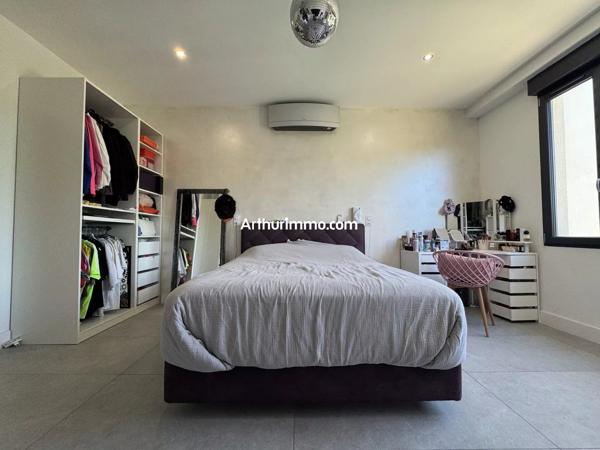 Vente                                                      Maison
                        
                     8 pièces                      256 m2                     à Draguignan