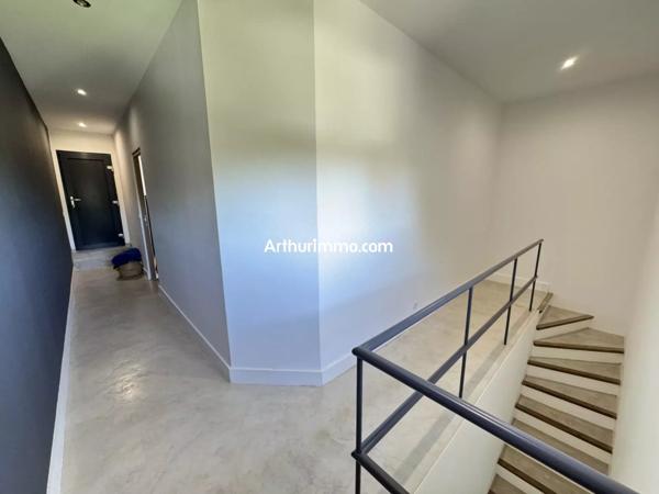 Vente                                                      Maison
                        
                     8 pièces                      256 m2                     à Draguignan