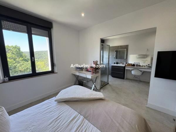 Vente                                                      Maison
                        
                     8 pièces                      256 m2                     à Draguignan