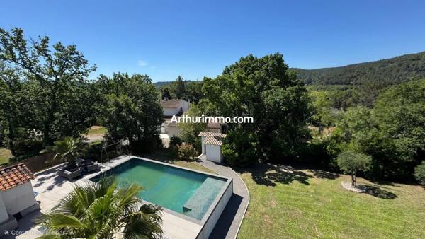Vente                                                      Maison
                        
                     8 pièces                      256 m2                     à Draguignan