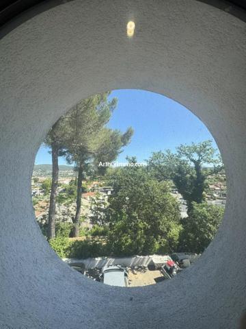 Vente                                                      Maison
                        
                     8 pièces                      256 m2                     à Draguignan