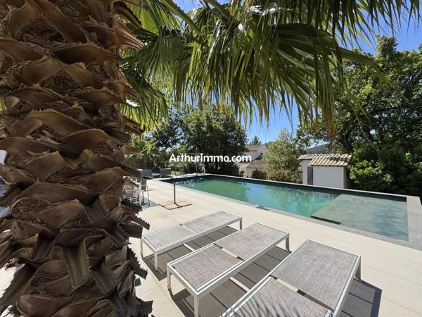 Vente                                                      Maison
                        
                     8 pièces                      256 m2                     à Draguignan