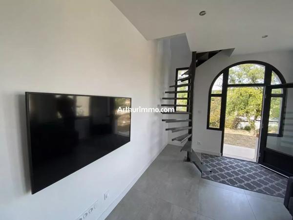 Vente                                                      Maison
                        
                     8 pièces                      256 m2                     à Draguignan