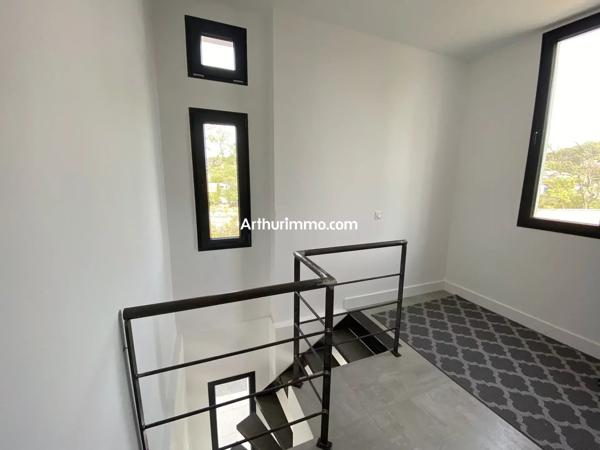 Vente                                                      Maison
                        
                     8 pièces                      256 m2                     à Draguignan