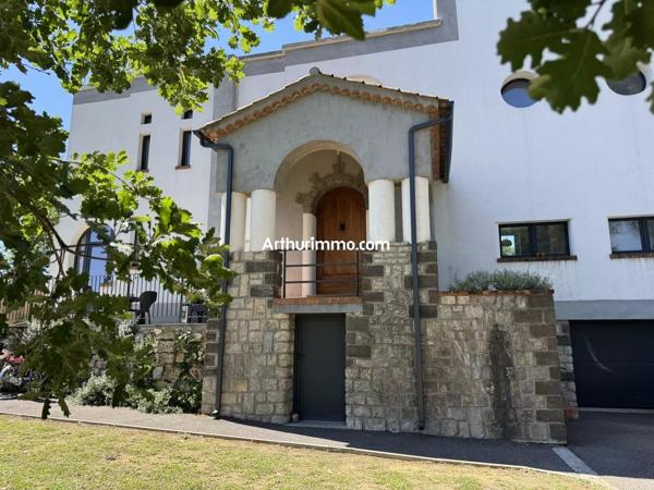 Vente                                                      Maison
                        
                     8 pièces                      256 m2                     à Draguignan