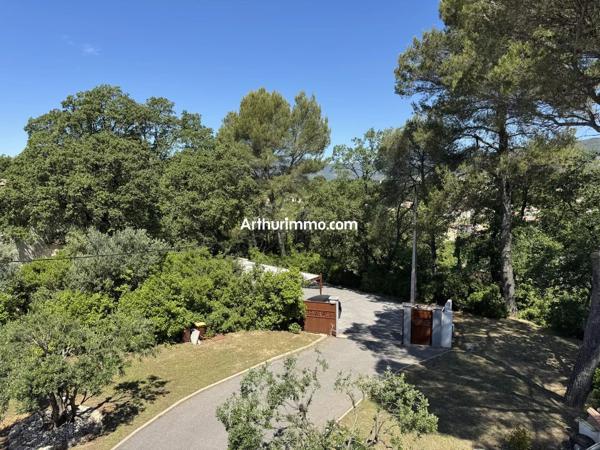Vente                                                      Maison
                        
                     8 pièces                      256 m2                     à Draguignan