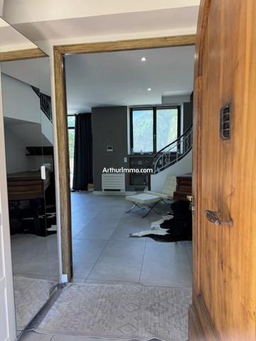 Vente                                                      Maison
                        
                     8 pièces                      256 m2                     à Draguignan