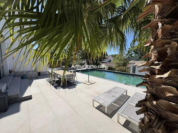 Vente                                                      Maison
                        
                     8 pièces                      256 m2                     à Draguignan