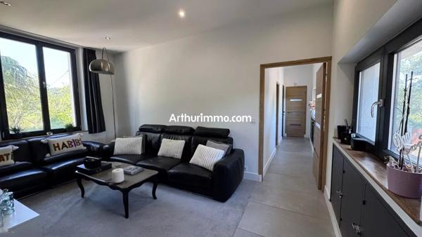 Vente                                                      Maison
                        
                     8 pièces                      256 m2                     à Draguignan