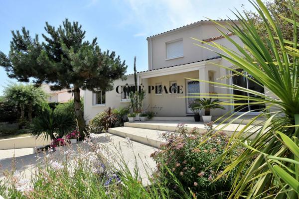Royan (17200) ROYAN PONTAILLAC VILLA AVEC PISCINE À 850 M PLAGE DE PONTAILLAC AU PRIX DE VENTE DE 1 125 360.00 € HAI