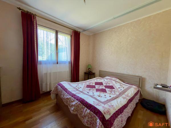 Plain-pied 3 chambres, garage en sous sol total.