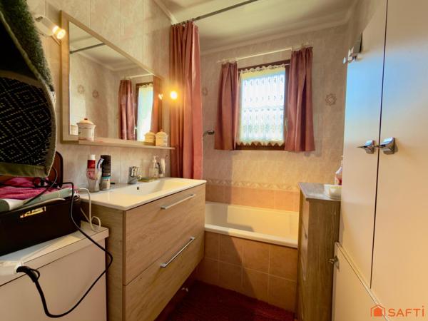 Plain-pied 3 chambres, garage en sous sol total.