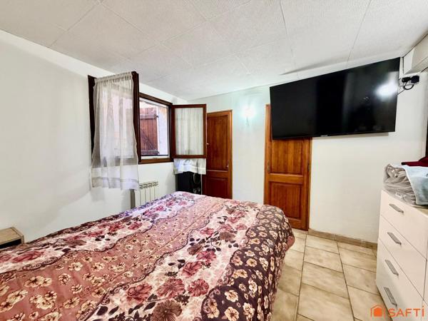 Plain-pied 3 chambres, garage en sous sol total.