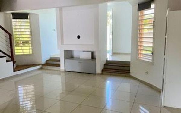 Maison à vendre    5 pièces • 118,80 m2 Lamentin